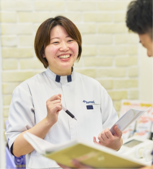 トモズ 元住吉西口店 薬局長／2013年入社／加来